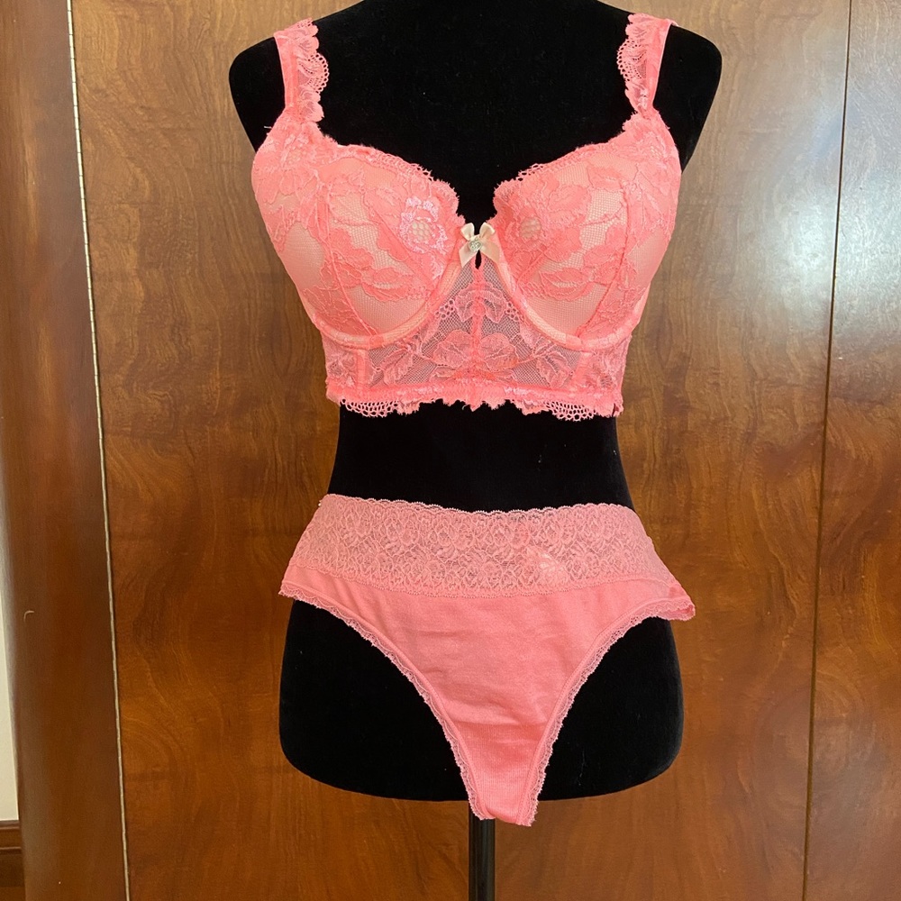 VS BUSTIER/ BALCONETTE BRA & TWO THONGS